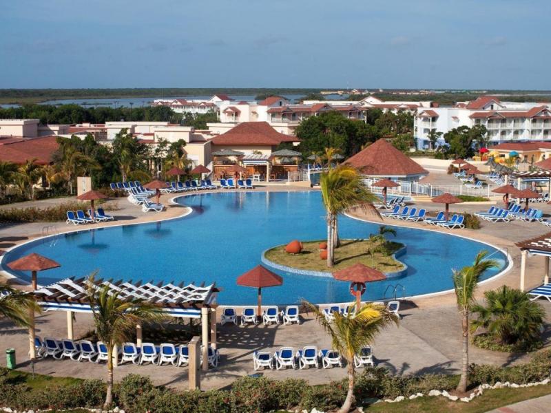 Memories Flamenco Beach Resort