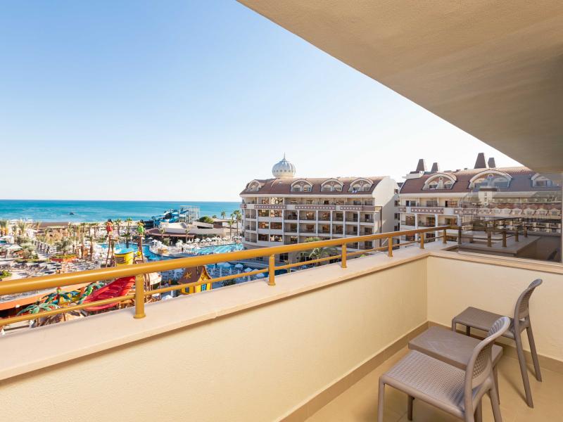 Kirman Belazur Resort & Spa