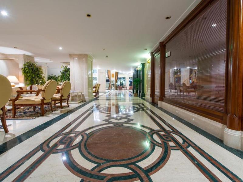 Akar International Hotel