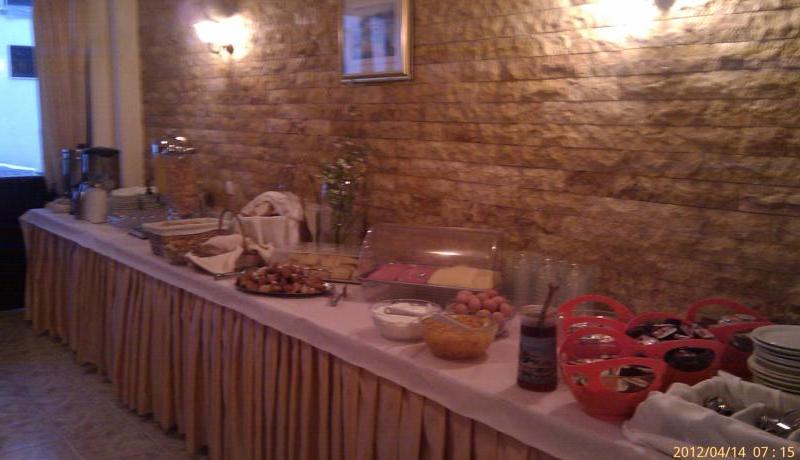 Yannis Hotel