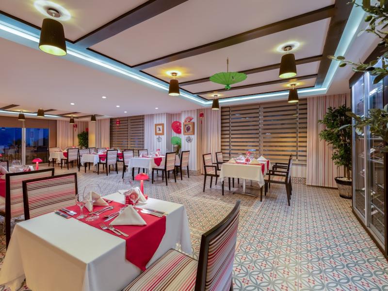 Royal Garden Beach Hotel