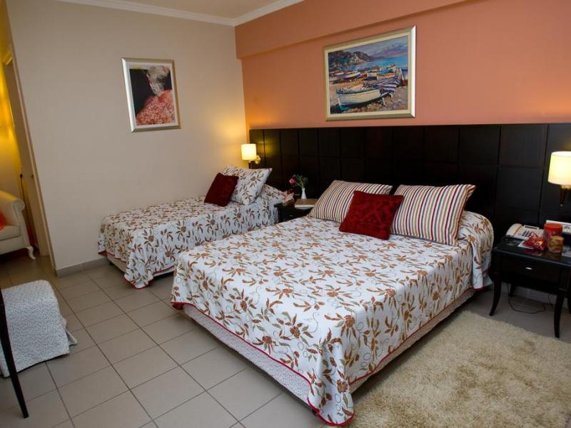 Ionian Plaza Hotel 