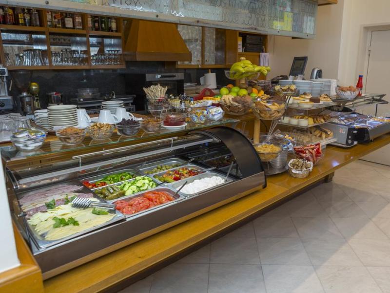 Ionian Plaza Hotel 