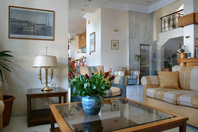 Ionian Plaza Hotel 