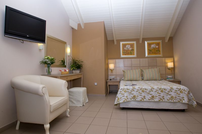 Ionian Plaza Hotel 