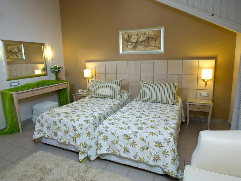 Ionian Plaza Hotel 