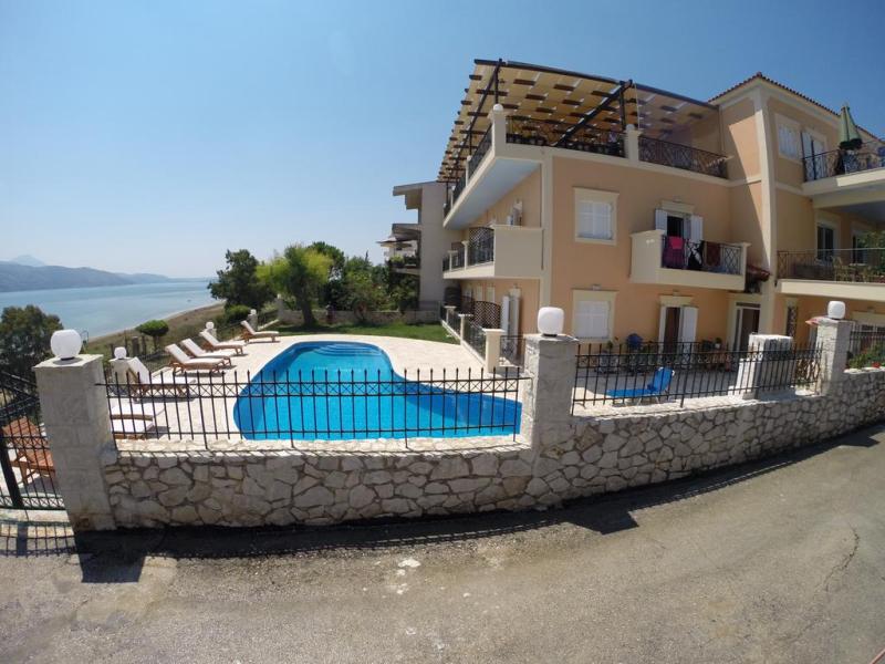 Lazaratos Hotel