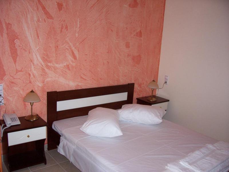 Lazaratos Hotel