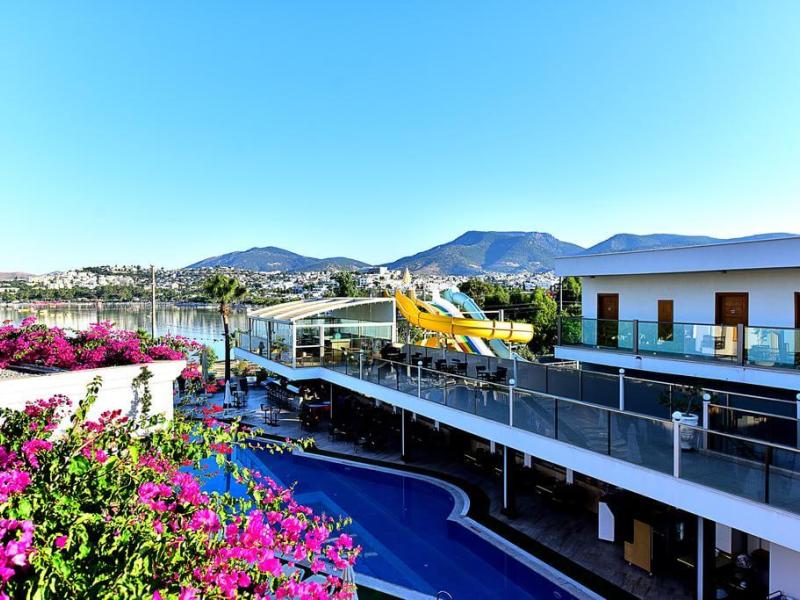 Tropicana Beach Hotel