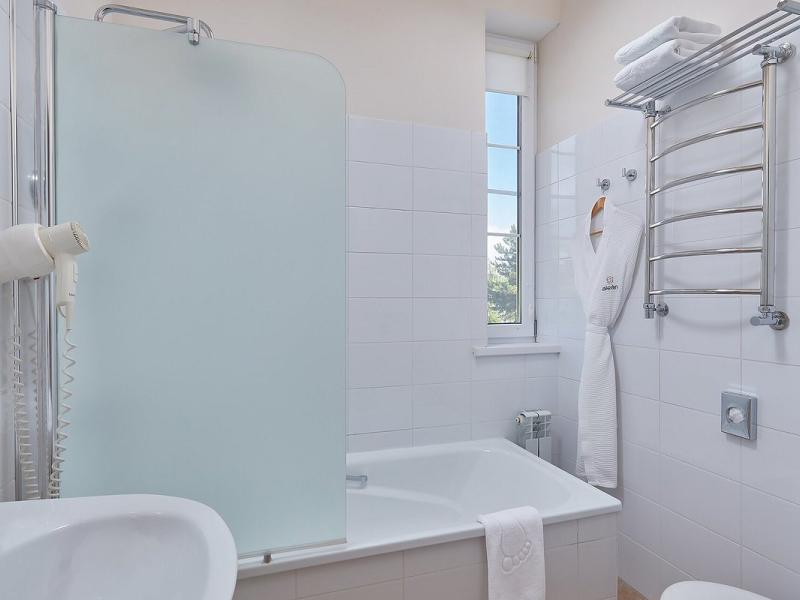 Alean Family Doville