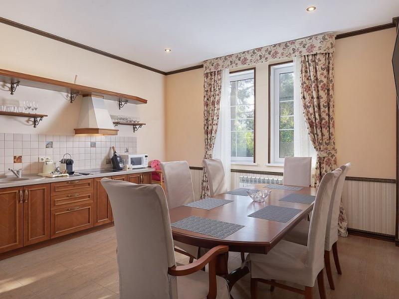 Alean Family Doville