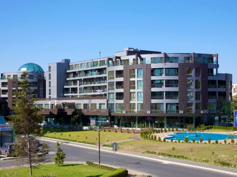 Sunny Beach Plaza