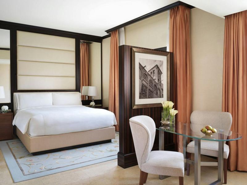 The Ritz-Carlton Abu Dhabi Grand Canal