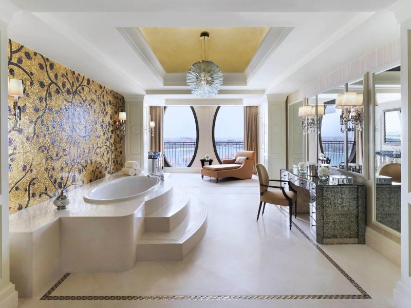 The Ritz-Carlton Abu Dhabi Grand Canal