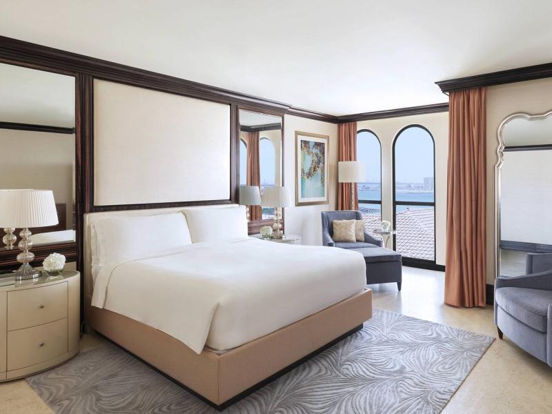 The Ritz-Carlton Abu Dhabi Grand Canal