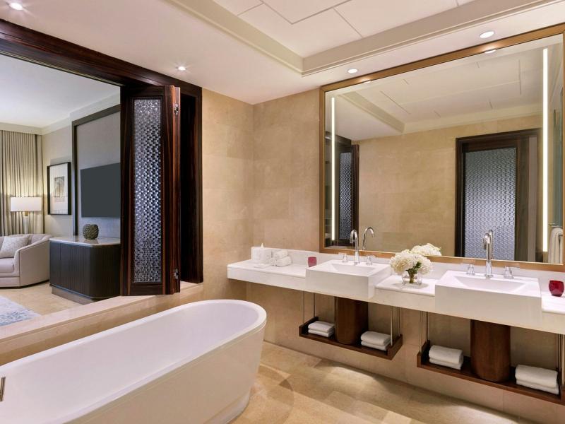 The Ritz-Carlton Abu Dhabi Grand Canal