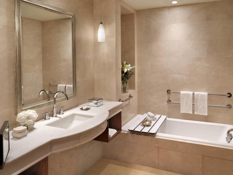 The Ritz-Carlton Abu Dhabi Grand Canal