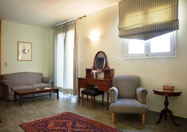 Aenos Hotel