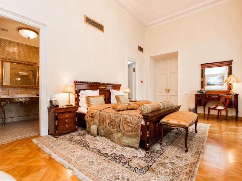 Петровский Путевой Дворец