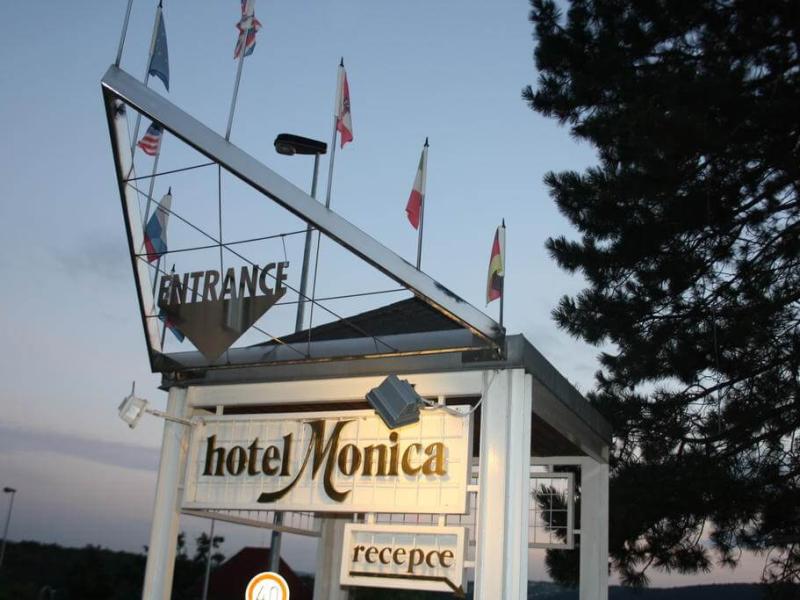 Hotel Monica