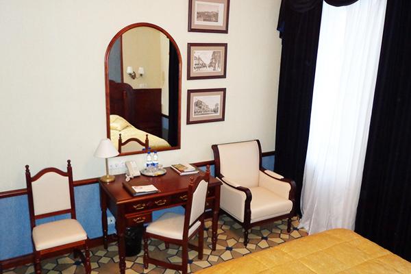 Отель Гарни