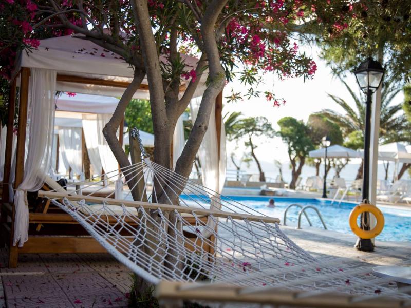 Summery Hotel