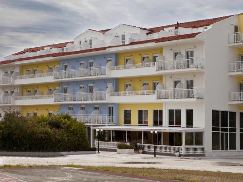 Summery Hotel