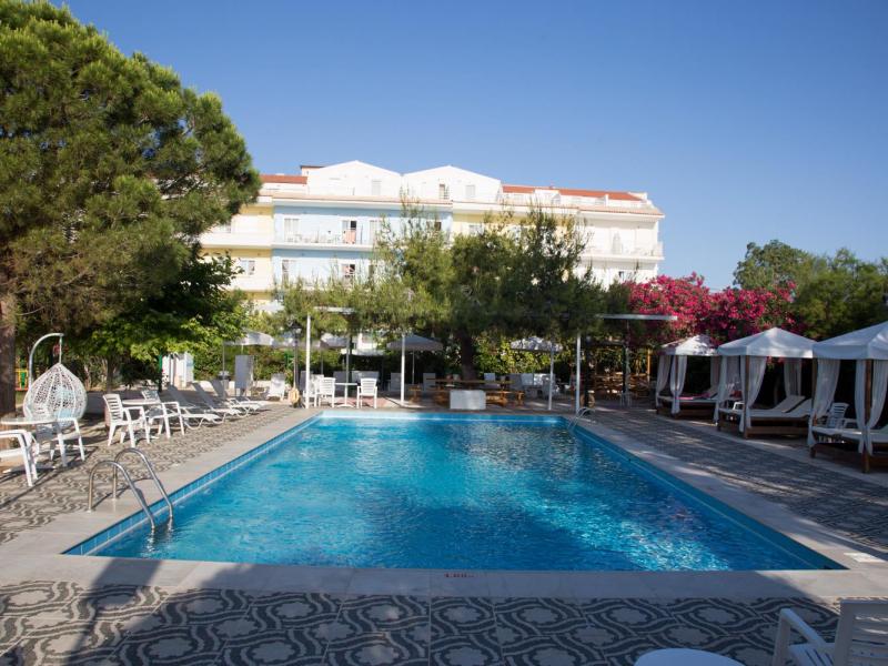 Summery Hotel