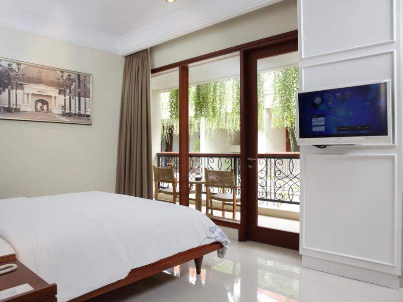 Seminyak Lagoon All Suites Hotel
