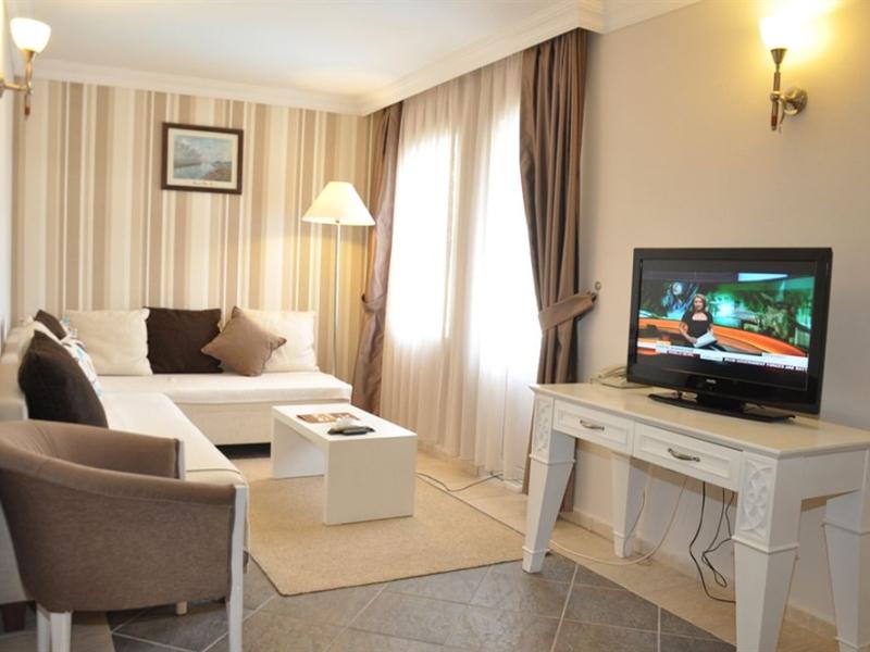 Moonshine Hotel & Suites