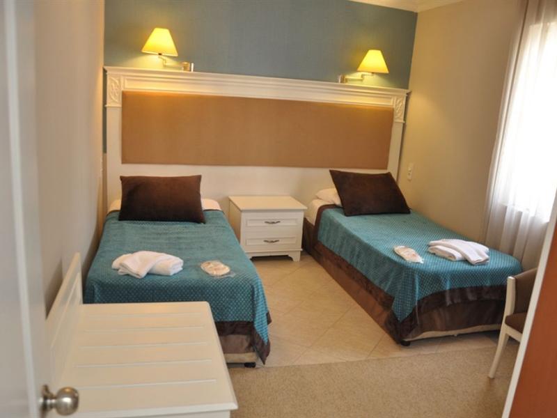 Moonshine Hotel & Suites