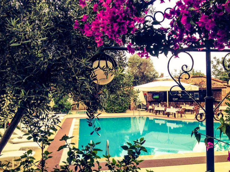 Moonshine Hotel & Suites