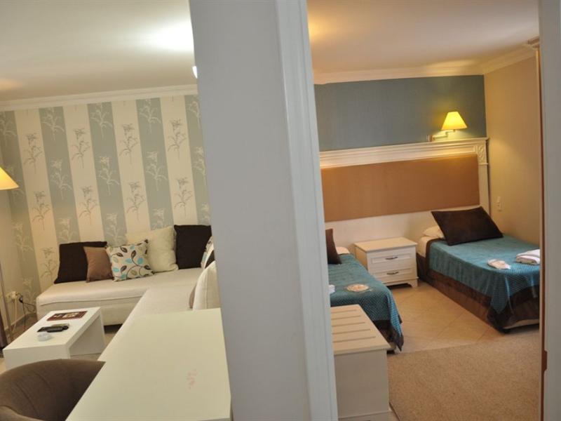 Moonshine Hotel & Suites