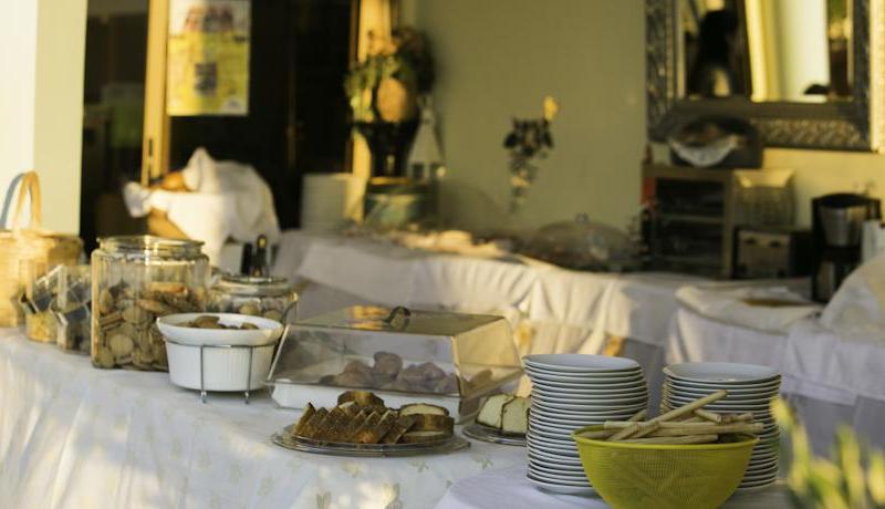 Hillside Studios & Apartments