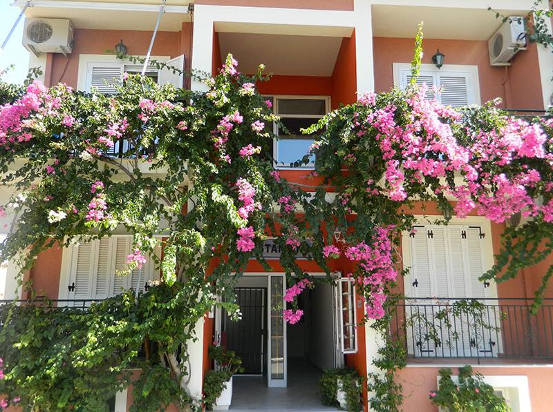 Konstantinos Apartments