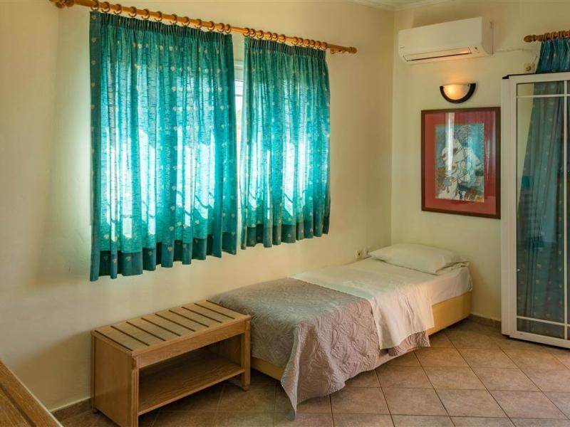 Sotiris Studios & Apartments