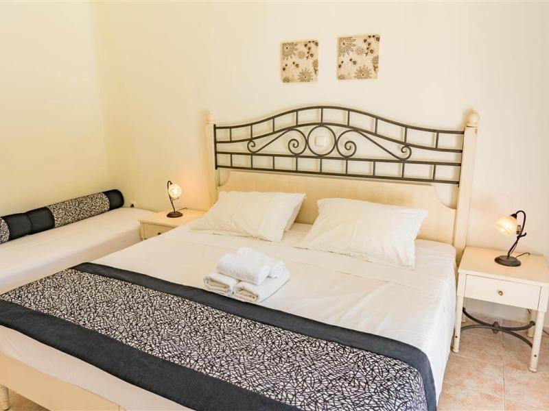 Sotiris Studios & Apartments