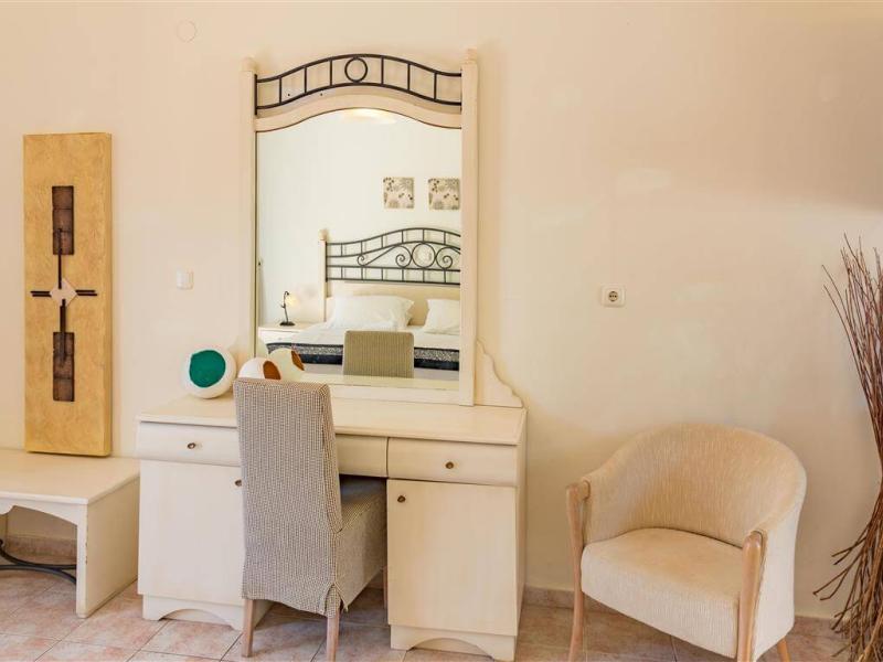 Sotiris Studios & Apartments