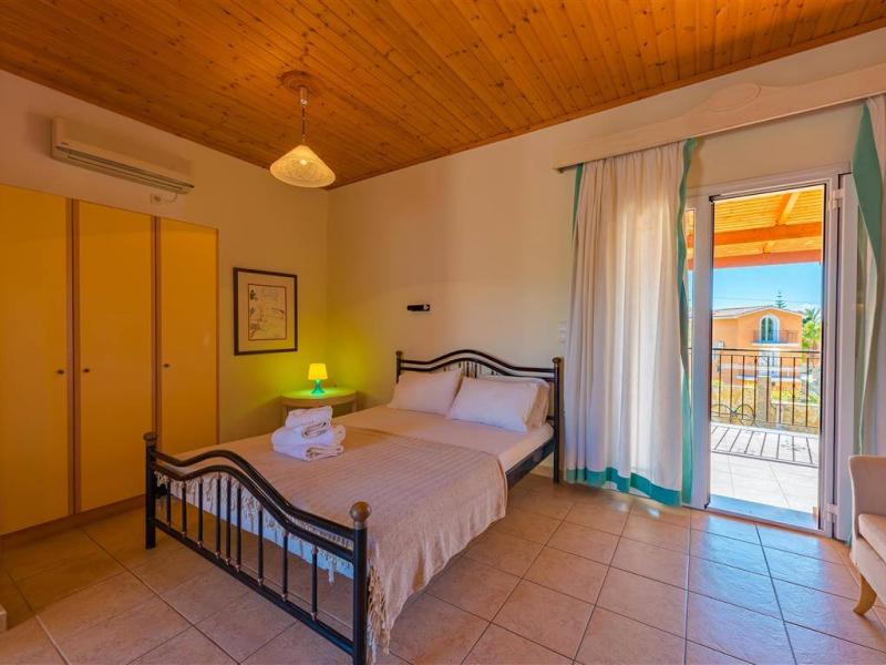Sotiris Studios & Apartments