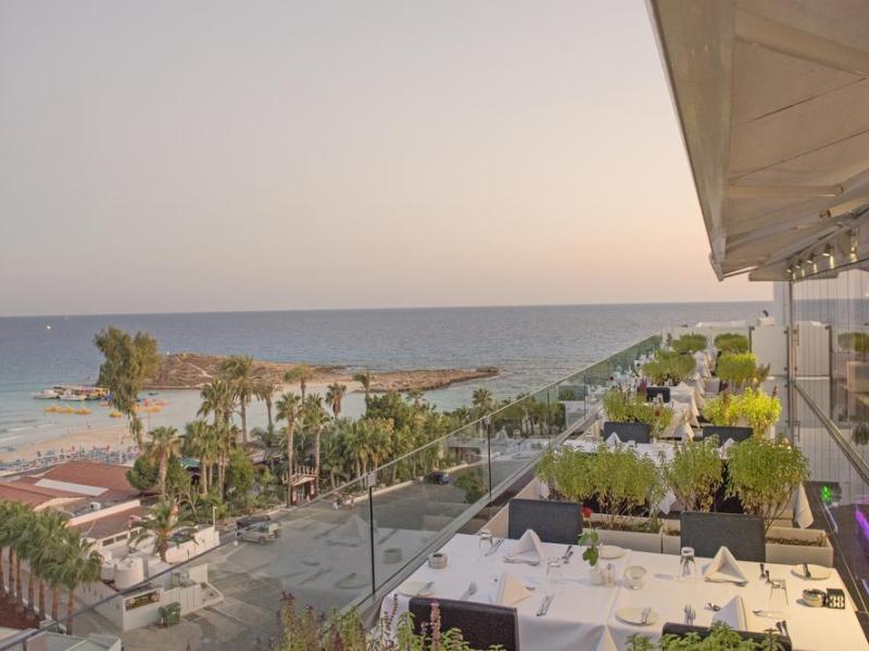 Adams Beach Deluxe Wing