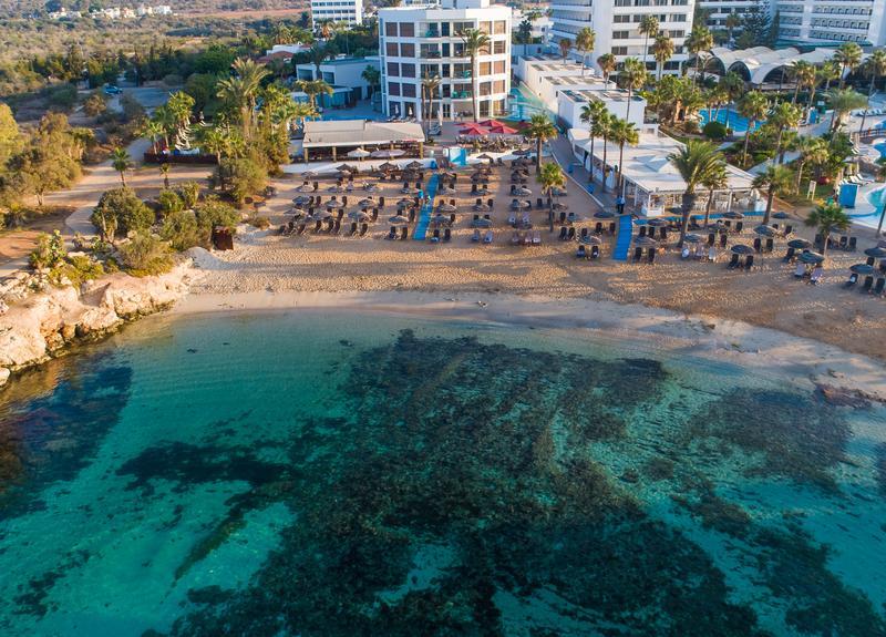 Adams Beach Deluxe Wing