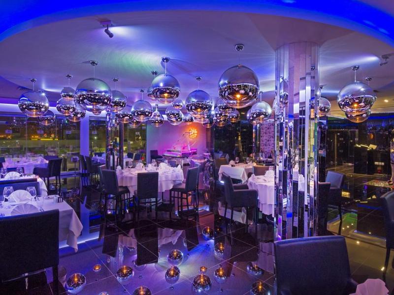 Adams Beach Deluxe Wing