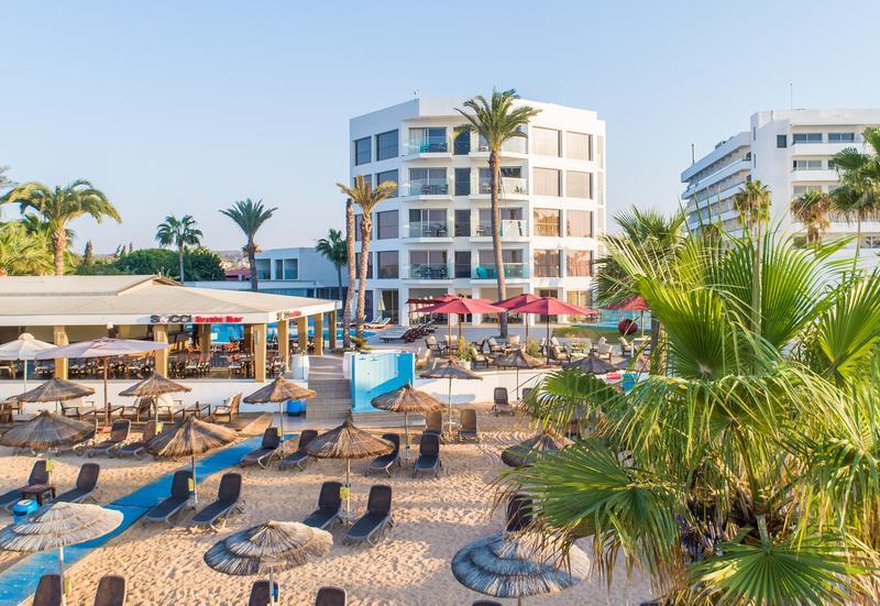 Adams Beach Deluxe Wing