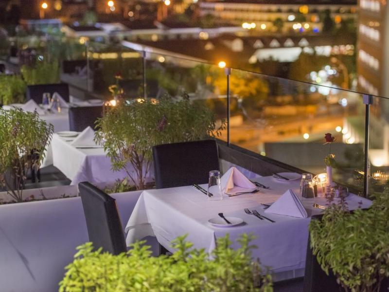 Adams Beach Deluxe Wing