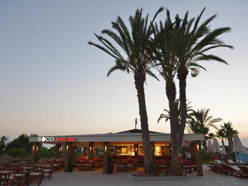 Adams Beach Deluxe Wing