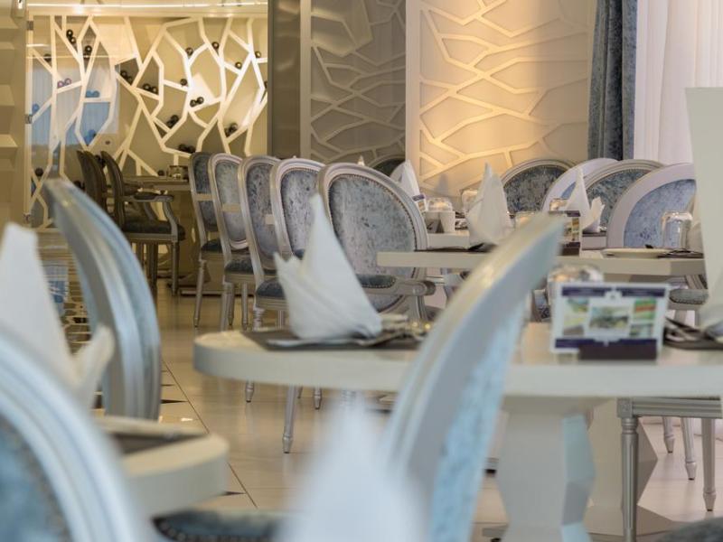 Adams Beach Deluxe Wing