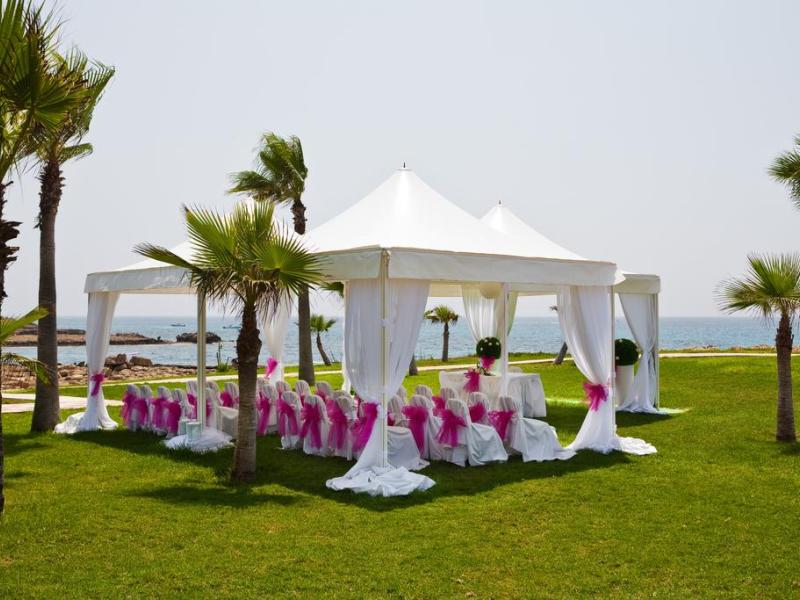 Adams Beach Deluxe Wing