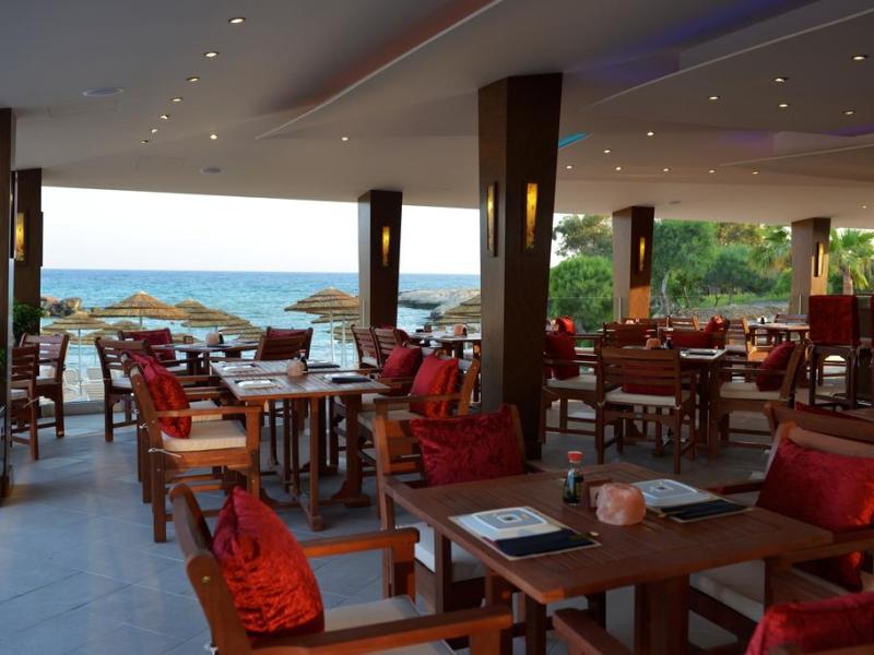 Adams Beach Deluxe Wing