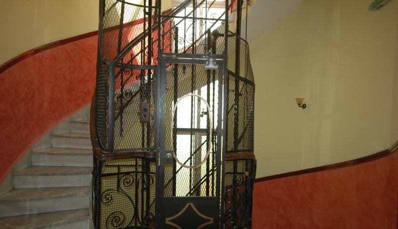 Cecil Hotel