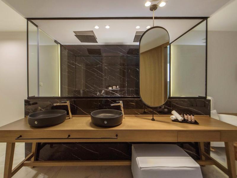 Akrathos Beach Hotel